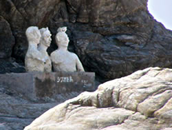Hanari Island statue